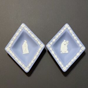 2 Vintage Wedgewood Jasperwear Harp Muse & Woman Leaning Diamond Pin Dishes